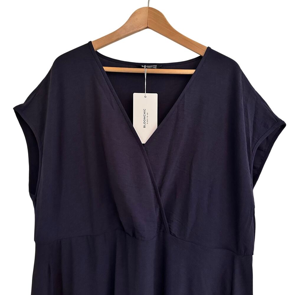 NWT Bloomchic Colorblock Stripe Flutter Sleeve Mi… - image 2